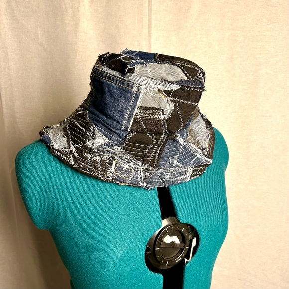 Upcycled denim bucket hat - Picture 2 of 3